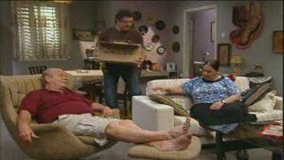 החיים זה לא הכל, עונה 6, פרק 16: שפם ויחסים