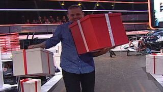 כלוב הזהב, עונה 1, פרק 7: כוכבי ערוץ הספורט בכלוב