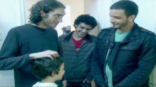עונה 1, פרק 7: שלושה בדירה אחת