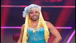 צחוק מעבודה, עונה 6, פרק 5: עונת הרחצה נפתחת