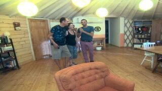 עונה 3, פרק 4: באים לחדש למשפחת סטרץ