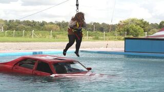 101 דרכים לעוף משעשועון, עונה 1, פרק 8: הדוגמנים מתחרים באנשי האג'נדה