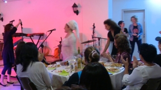 החרדיות, עונה 1, פרק 2