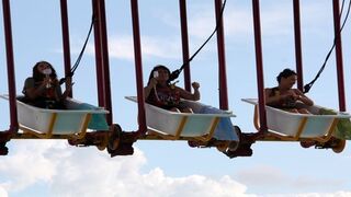 101 דרכים לעוף משעשועון, עונה 1, פרק 9: אנשי העסקים מתחרים בנשות היופי