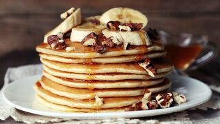 אין כמו בבית, עונה 1, פרק 2: המתכון הסודי של מיקי שמו לפנקייק המושלם