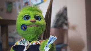 מפלצות קטנות, עונה 2, פרק 6: כסף לא גדל על העצים