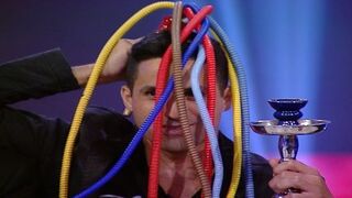 צחוק מעבודה, עונה 7, פרק 1: העולם מצחיק אז צוחקים