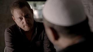 המקור, עונה 17, פרק 2: המדובב חושף הכל